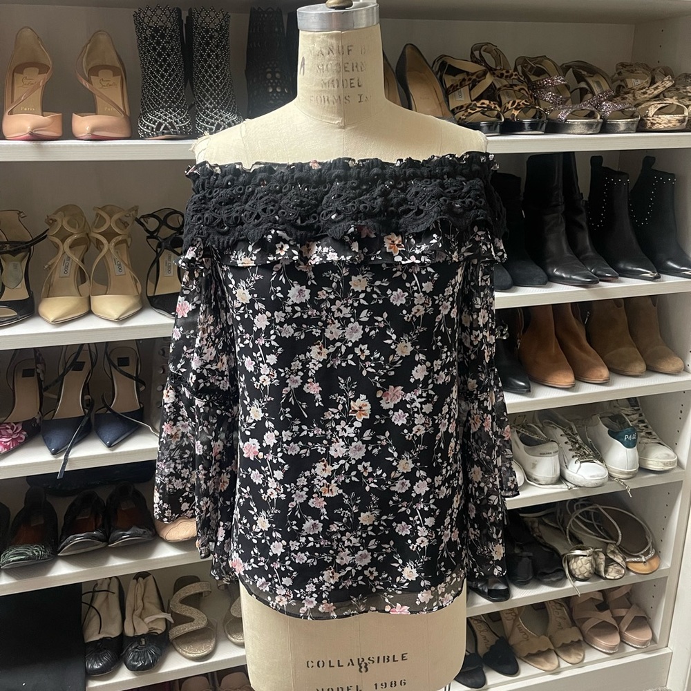 Off the shoulder blouse with lace detail by White House black market size small
